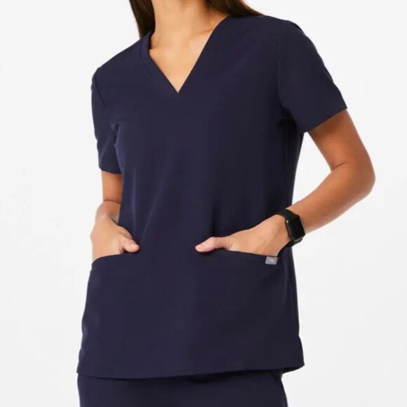Figs Women's Casma Three-Pocket Scrub Top - Picture 1 of 7
